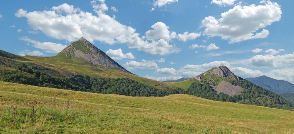 Que pouvez-vous survoler en montgolfière en Auvergne ?